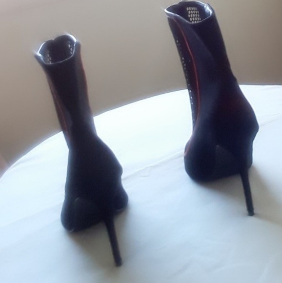 Shoes - Picture 2 of 4